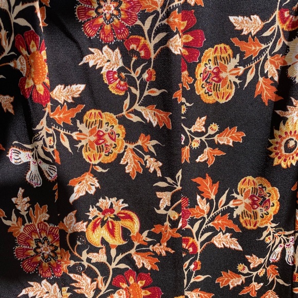 Black forever 21 floral romper - Picture 4 of 6